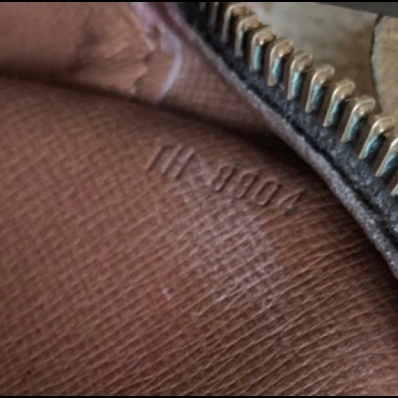 ✨SOLD✨AUTHENTIC LOUIS VUITTON JEUNNE FILLE GM BAG✨ - Picture 3 of 5